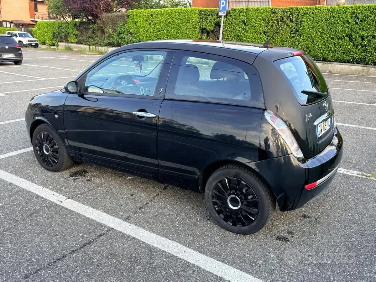 Usata Lancia Ypsilon 60 CV (44 kW) 2009 Nero Utilitaria
