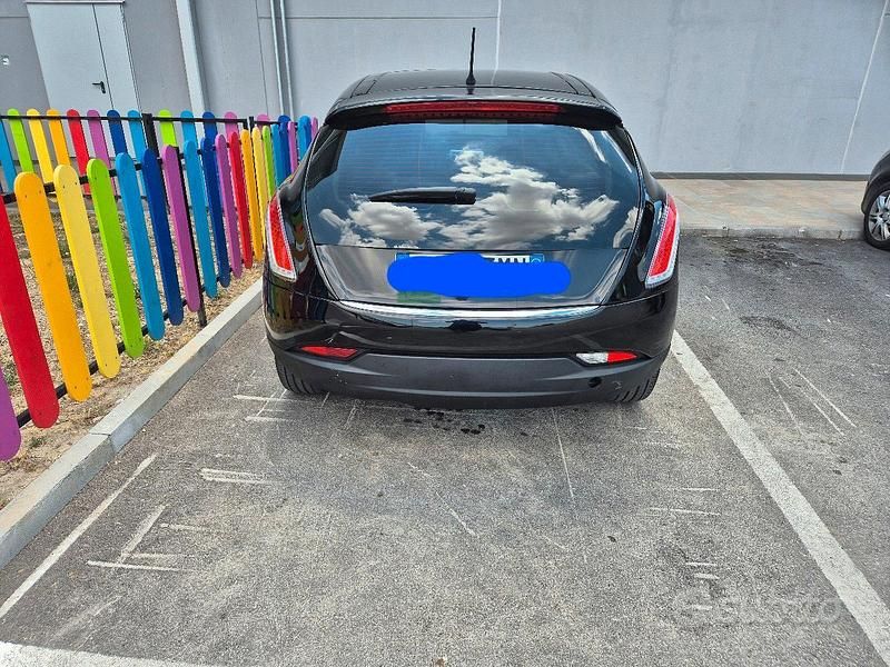 Usata Lancia Delta 120 CV (88 kW) 2012 Nero Utilitaria