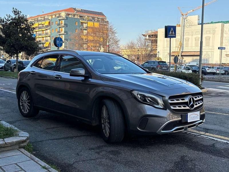 Usata Mercedes GLA180 Premium 122 CV (89 kW) 2018 Grigio SUV