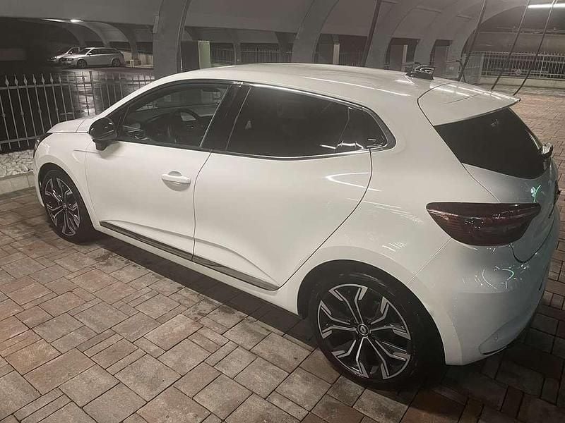 Usata 2023 Renault Clio V Techno Tre volumi | 17.500 € (Buon prezzo) - Immagine 1/4