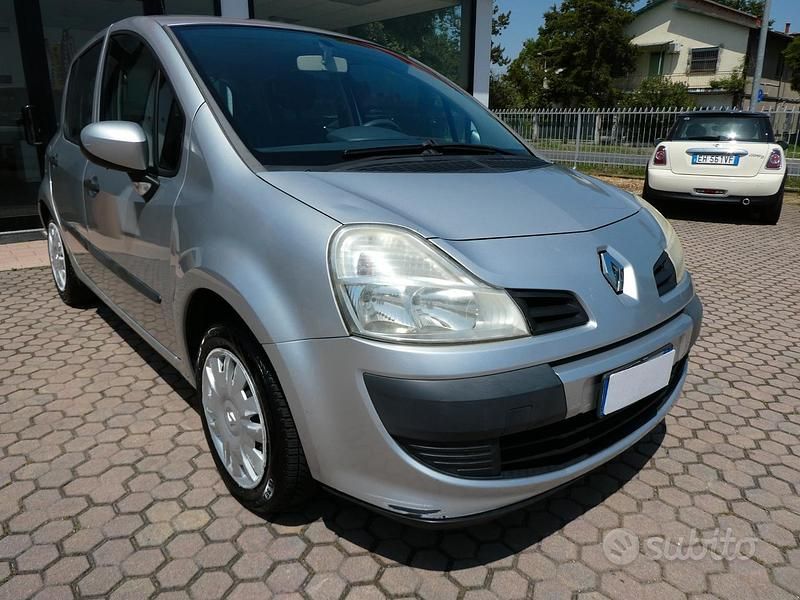 Usata Renault Modus Dynamique 75 CV (55 kW) 2009 Grigio Monovolume