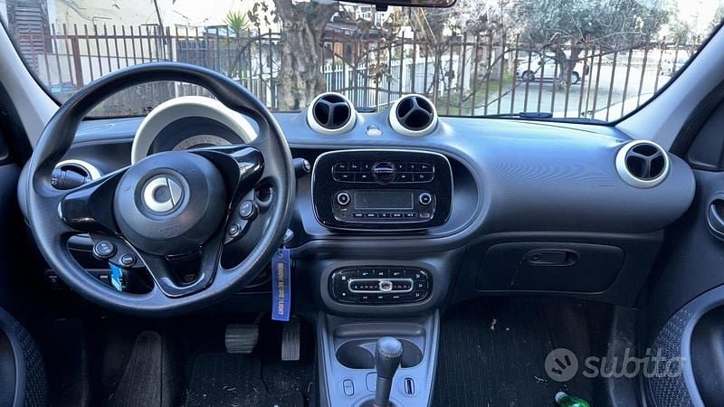 Usata Smart ForFour 71 CV (52 kW) 2017 Nero Utilitaria