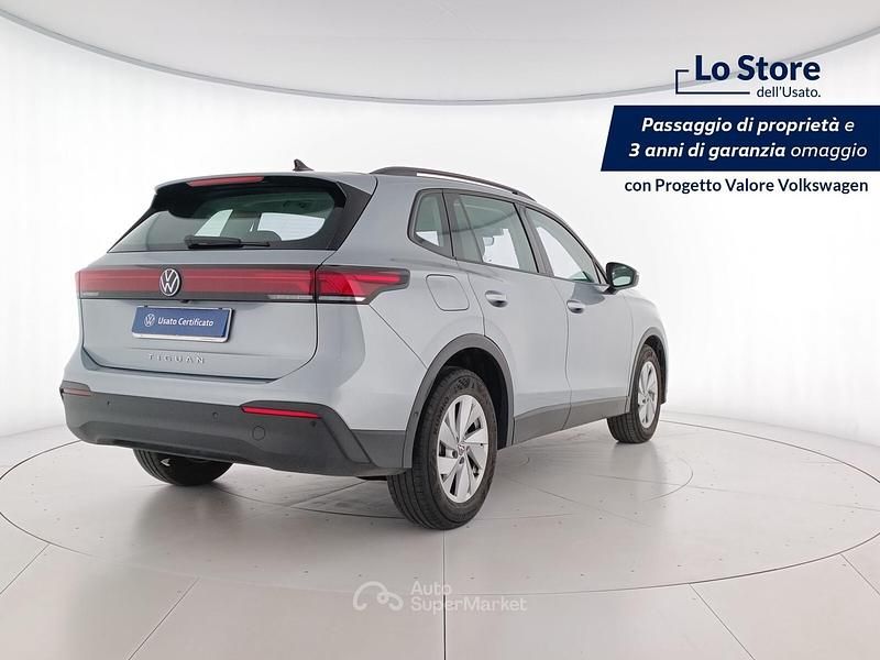 Gebraucht VW Tiguan Life 150 PS (110 kW) 2024 Silber SUV