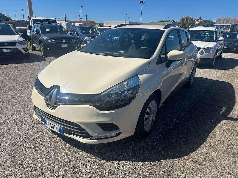 Beige Usata 2018 Renault Clio GrandTour Station wagon | 8500 € (Buon prezzo) - Immagine 1/4