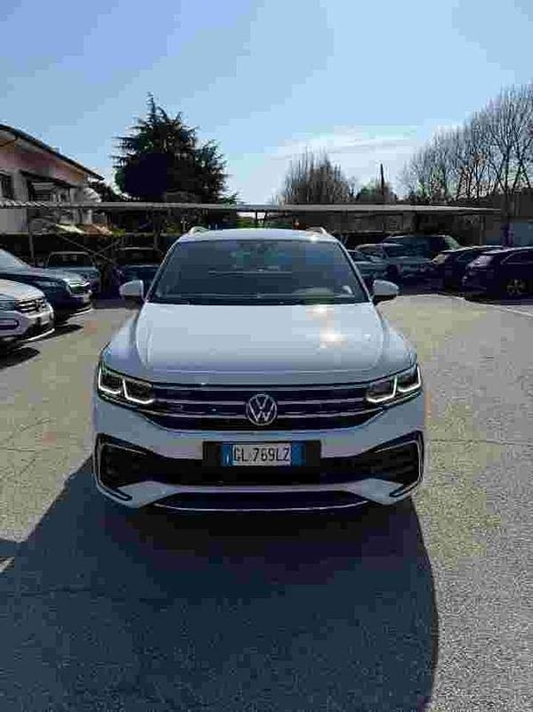 Usata VW Tiguan R-line 150 CV (110 kW) 2023 Bianco SUV