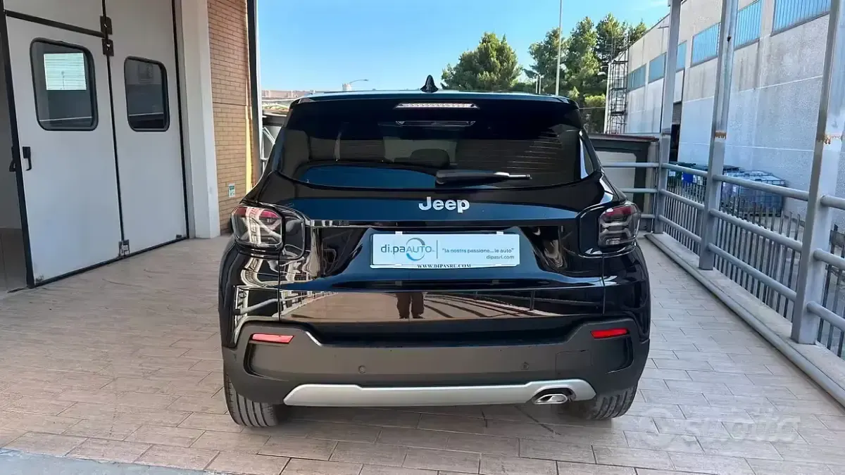 Usata Jeep Avenger Altitude 101 CV (74 kW) 2024 Nero SUV