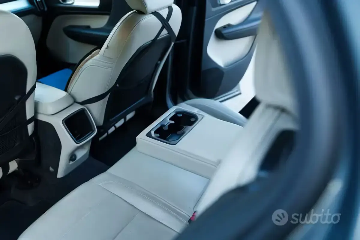 Usata Volvo XC40 190 CV (139 kW) 2018 Grigio SUV