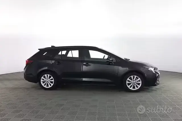 Usata Toyota Corolla Active 98 CV (72 kW) 2026 Nero Station wagon