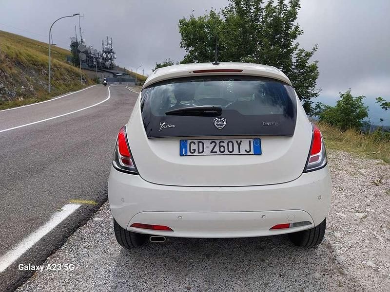 Usata Lancia Ypsilon Gold 69 CV (50 kW) 2020 Bianco Utilitaria