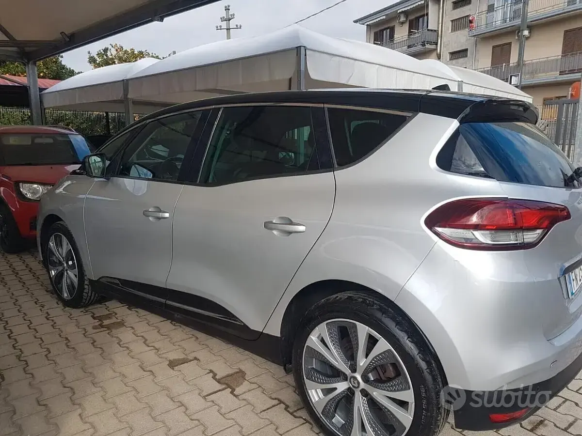 Usata Renault Scénic 110 CV (80 kW) 2018 Grigio Monovolume