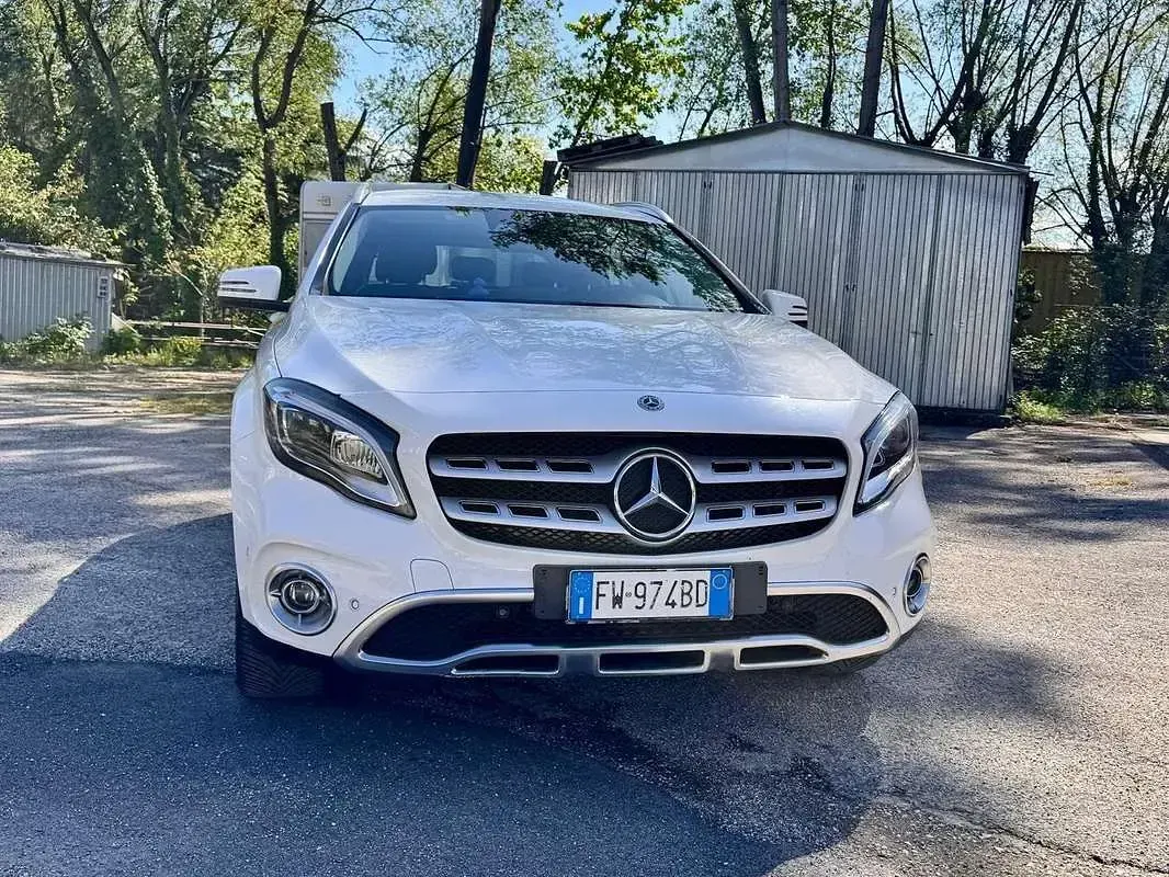 Usata Mercedes GLA200 136 CV (100 kW) 2019 Bianco SUV
