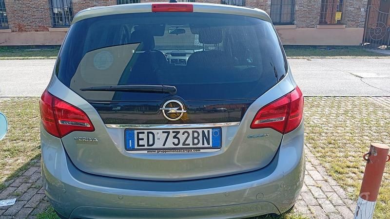 Usata Opel Meriva 95 CV (69 kW) 2011 Grigio Monovolume