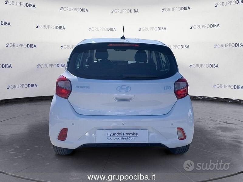 Usata Hyundai i10 68 CV (50 kW) 2023 Bianco Utilitaria
