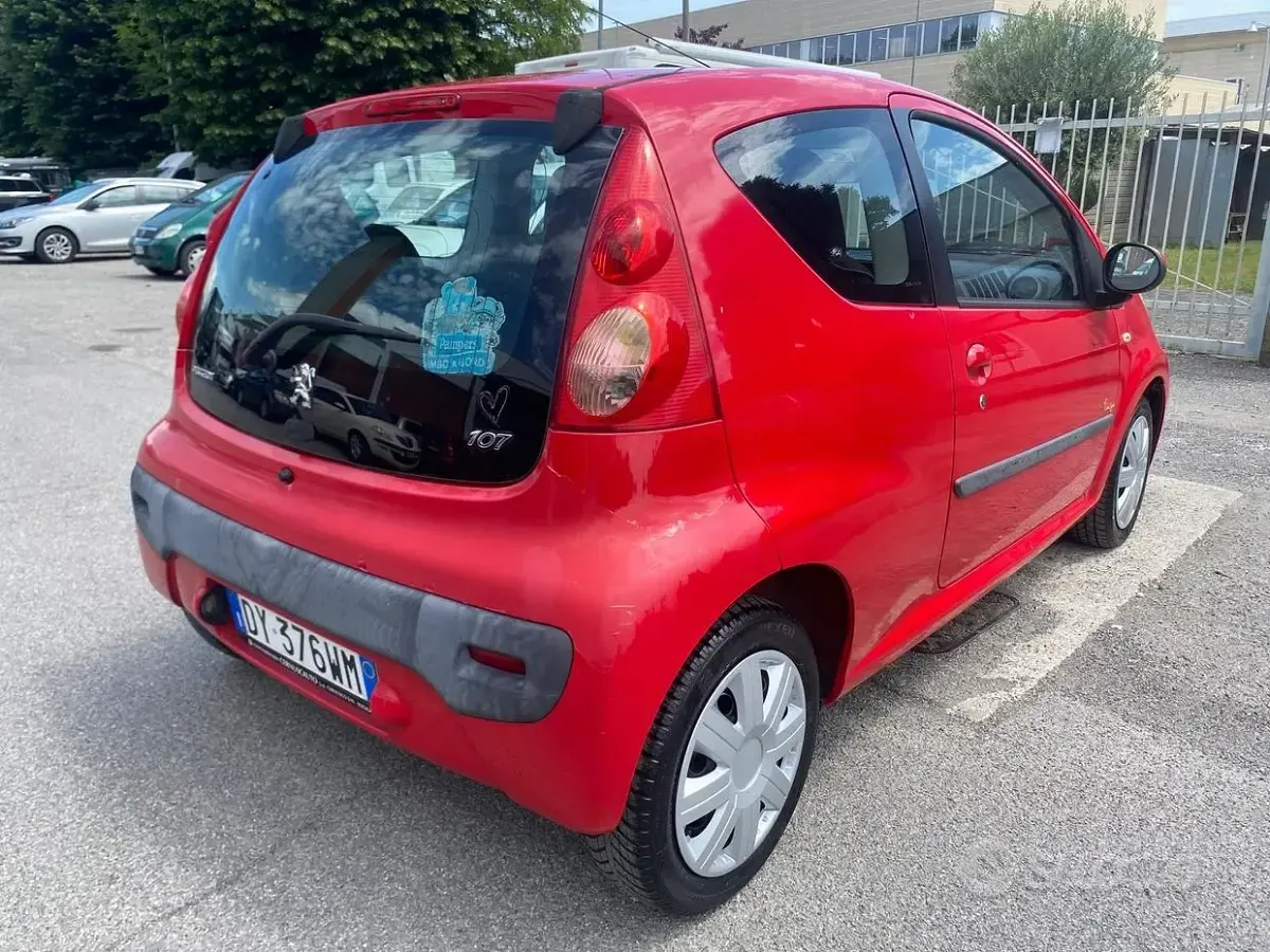 Käytetty Peugeot 107 68 HP (50 kW) 2009 Punainen Viistoperä