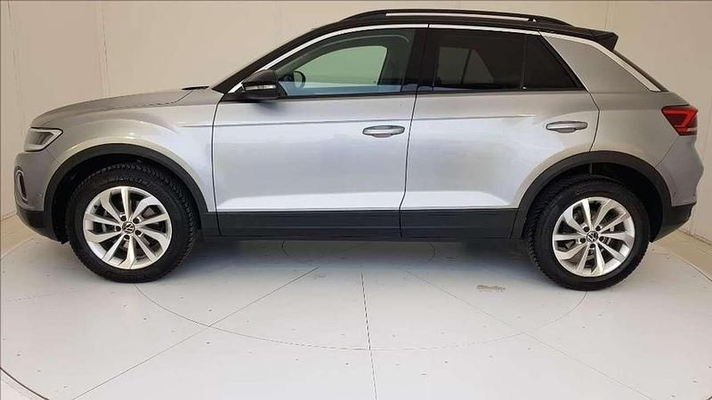 Usata VW T-Roc Life 150 CV (110 kW) 2024 Grigio metallizzato SUV