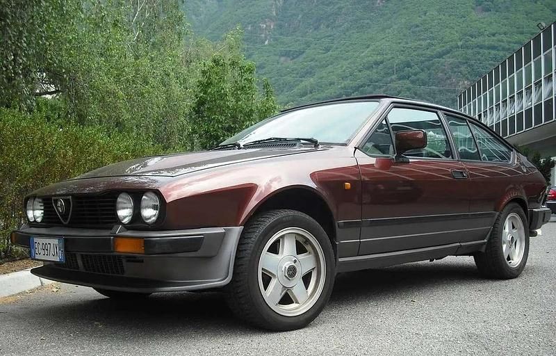 Marrone Usata 1985 Alfa Romeo GTV Coupé | 18.200 € - Immagine 1/4