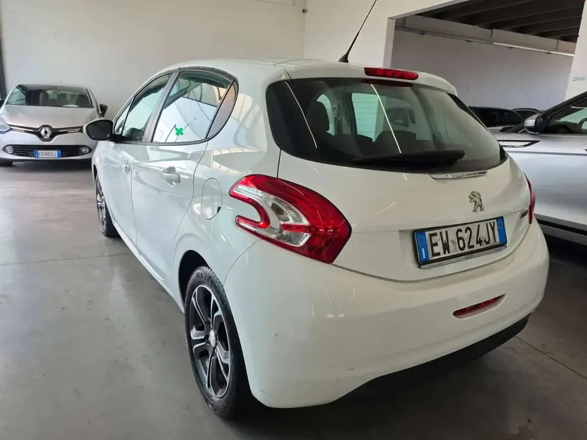 Usata Peugeot 208 Active 82 CV (60 kW) 2014 Bianco Utilitaria