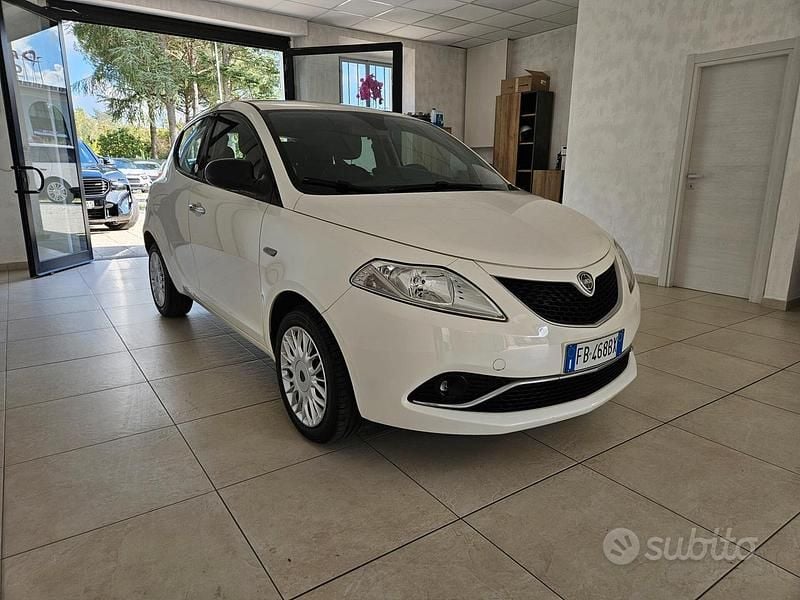 Bianco Usata 2015 Lancia Ypsilon Gold Due volumi | 8900 € (Cara) - Immagine 1/4
