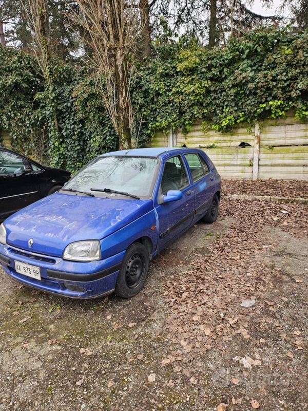 Usata Renault Clio II 58 CV (42 kW) 1998 Blu Berlina