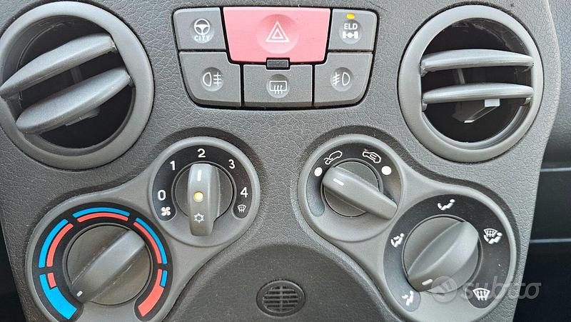 Usata Fiat Panda 4x4 Climbing 75 CV (55 kW) 2012 Grigio Utilitaria