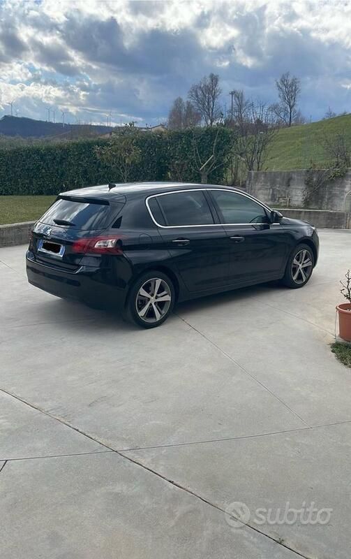 Usata Peugeot 308 116 CV (85 kW) 2014 Nero Utilitaria