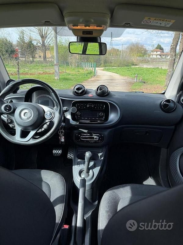 Usata Smart ForFour Passion 71 CV (52 kW) 2017 Bianco Utilitaria