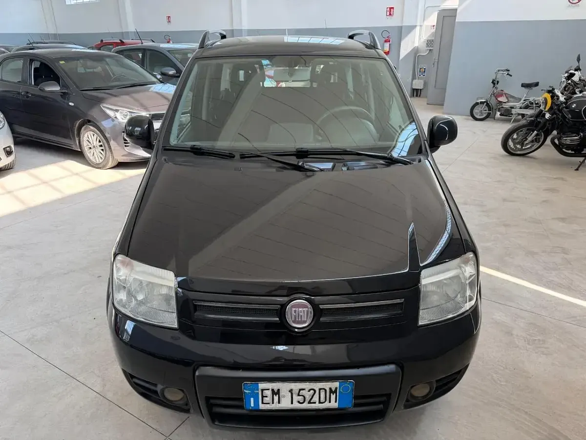 Usata Fiat Panda 4x4 Climbing 75 CV (55 kW) 2012 Nero Utilitaria