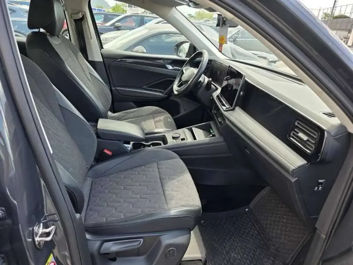 Usata VW Tiguan 131 CV (96 kW) 2024 Grigio SUV