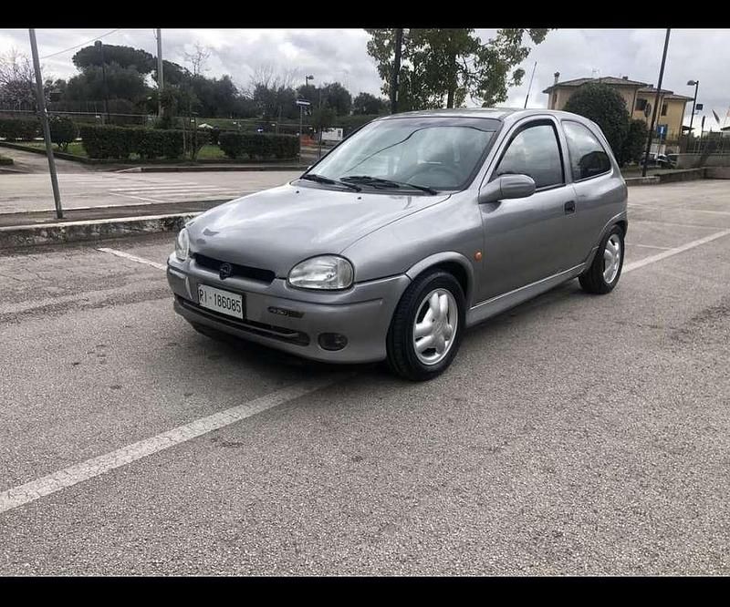 Usata Opel Corsa 109 CV (80 kW) 1994 Berlina