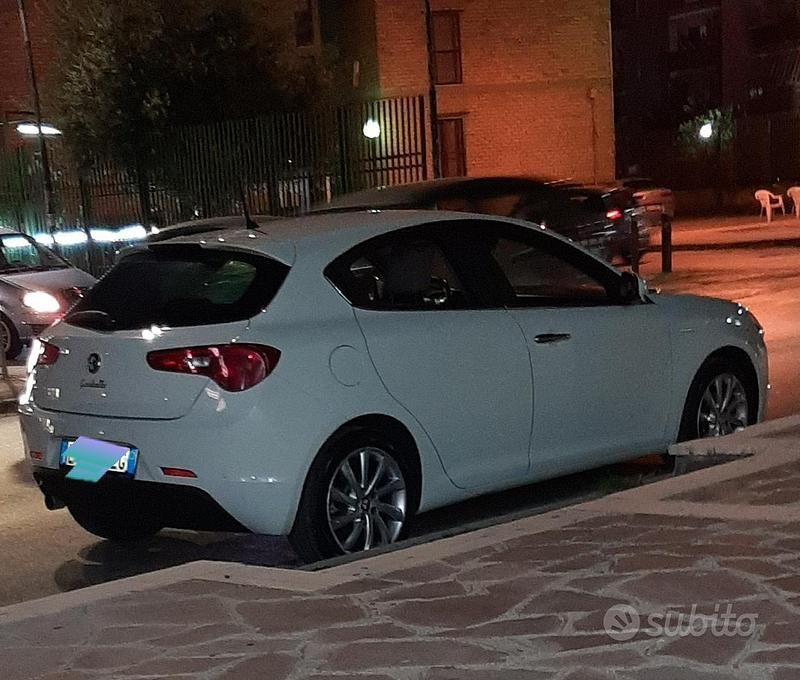 Usata Alfa Romeo Giulietta 105 CV (77 kW) 2015 Bianco Berlina