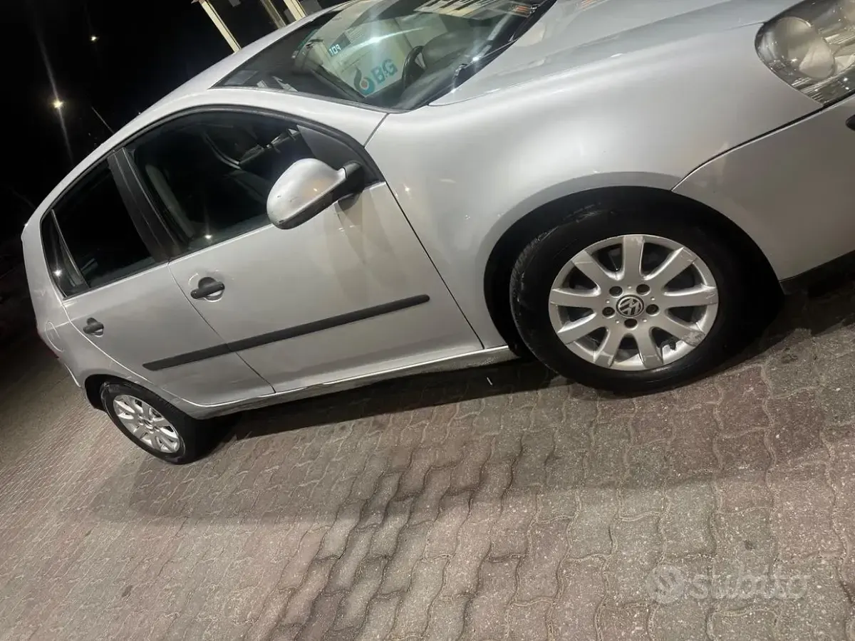 Usata VW Golf V 105 CV (77 kW) 2004 Nero Utilitaria