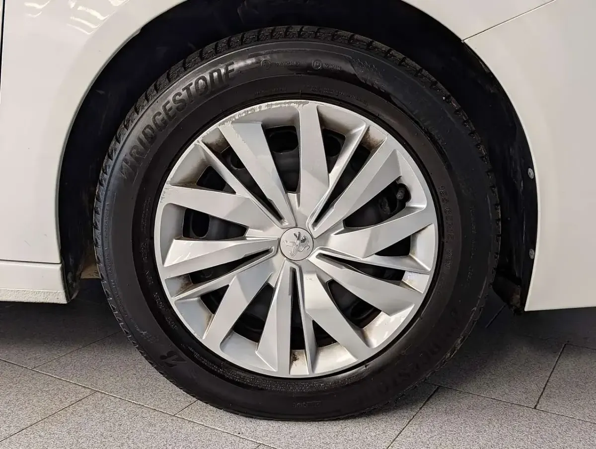 Usata Peugeot 208 Active 75 CV (55 kW) 2023 Bianco Utilitaria