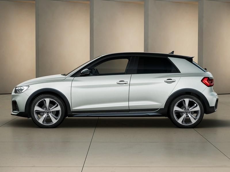 Nuova Audi A1 Ambiente 116 CV (85 kW) 2026 Argento cavo metallizzato nero mito meta SUV