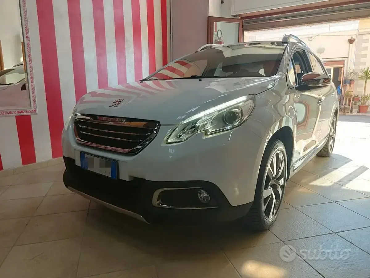 Usata Peugeot 2008 Allure 99 CV (72 kW) 2015 Bianco SUV