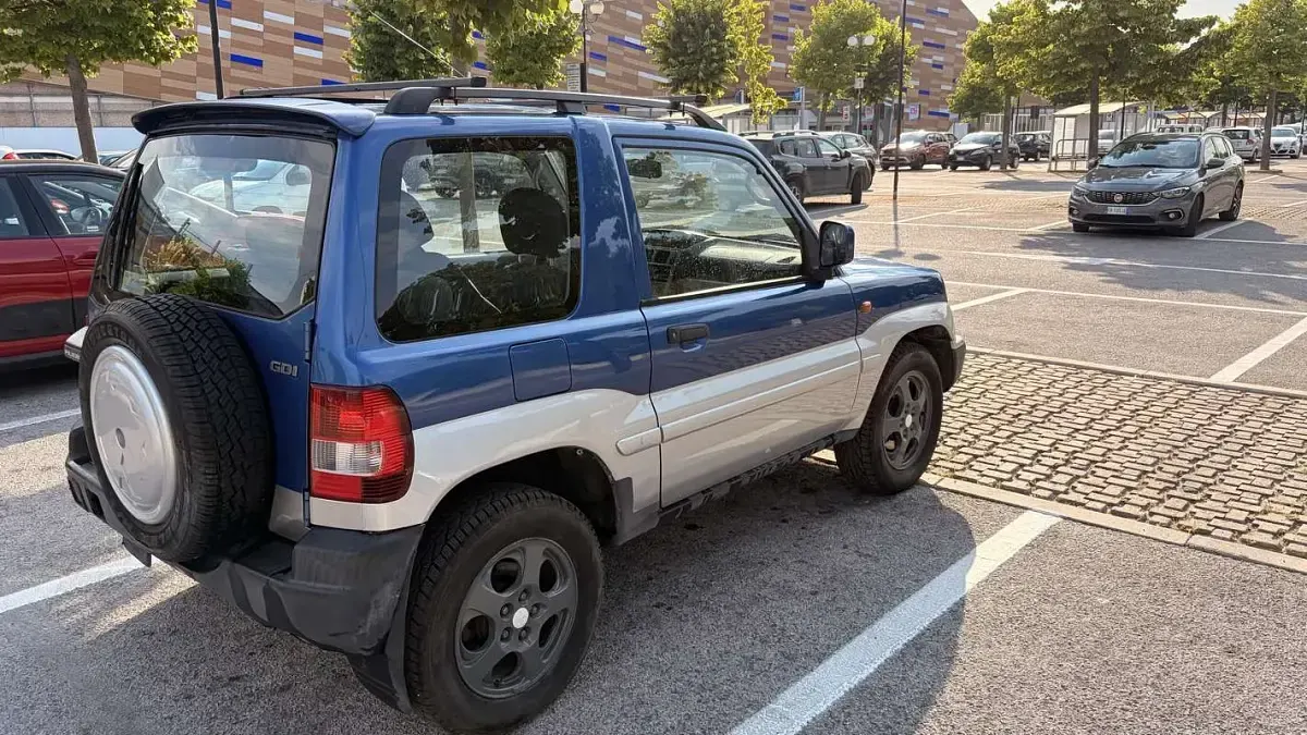 Usata Mitsubishi Pajero 120 CV (88 kW) 2001 Blu/azzurro SUV