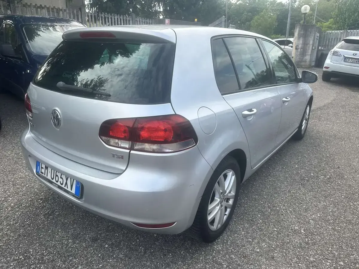 Usata VW Golf VII Highline 122 CV (89 kW) 2012 Argento Berlina
