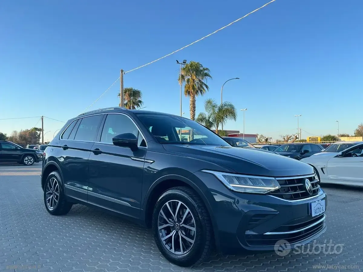 Usata VW Tiguan Life 122 CV (89 kW) 2023 Grigio SUV