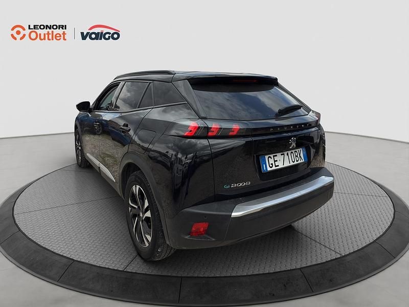 Usata Peugeot e-2008 Allure 100 kW (136 CV) 2021 Nero cinema SUV