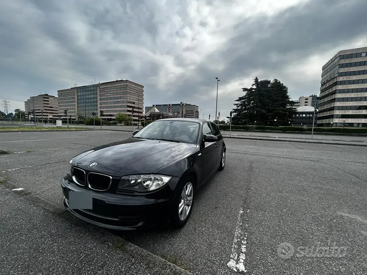 Usata BMW 118 143 CV (105 kW) 2009 Nero Utilitaria