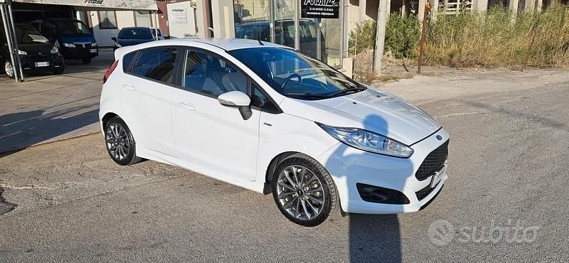 Usata Ford Fiesta ST-Line 95 CV (69 kW) 2017 Bianco Berlina