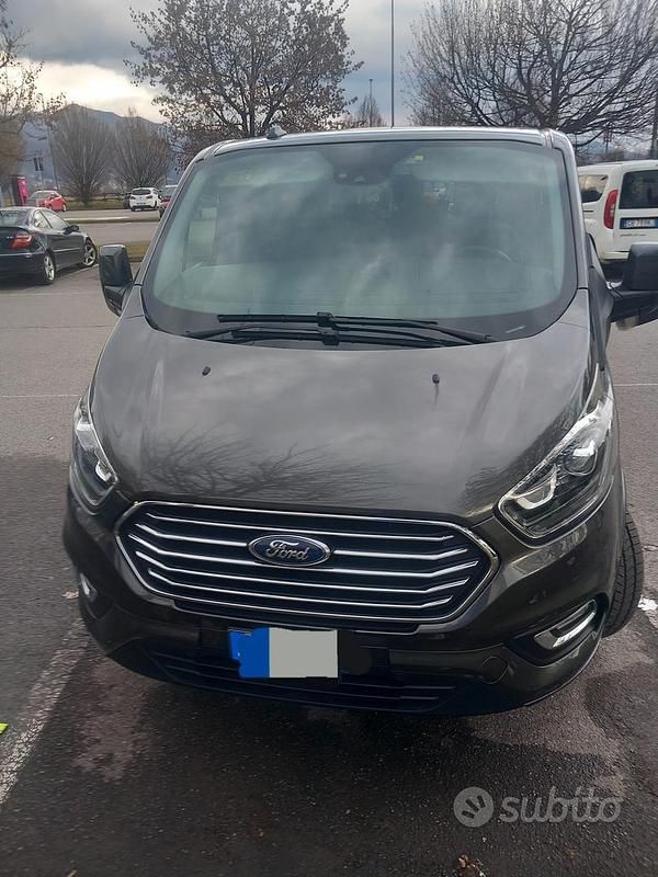 Usata Ford Tourneo Custom 218 CV (160 kW) 2023 Grigio Furgone