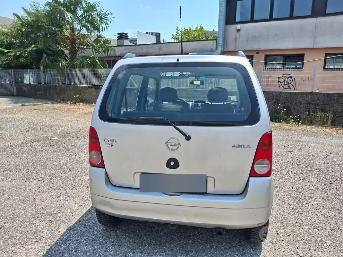 Usata Opel Agila 58 CV (42 kW) 2002 Grigio Monovolume