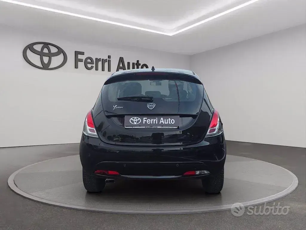 Usata Lancia Ypsilon Silver 69 CV (50 kW) 2017 Nero Utilitaria