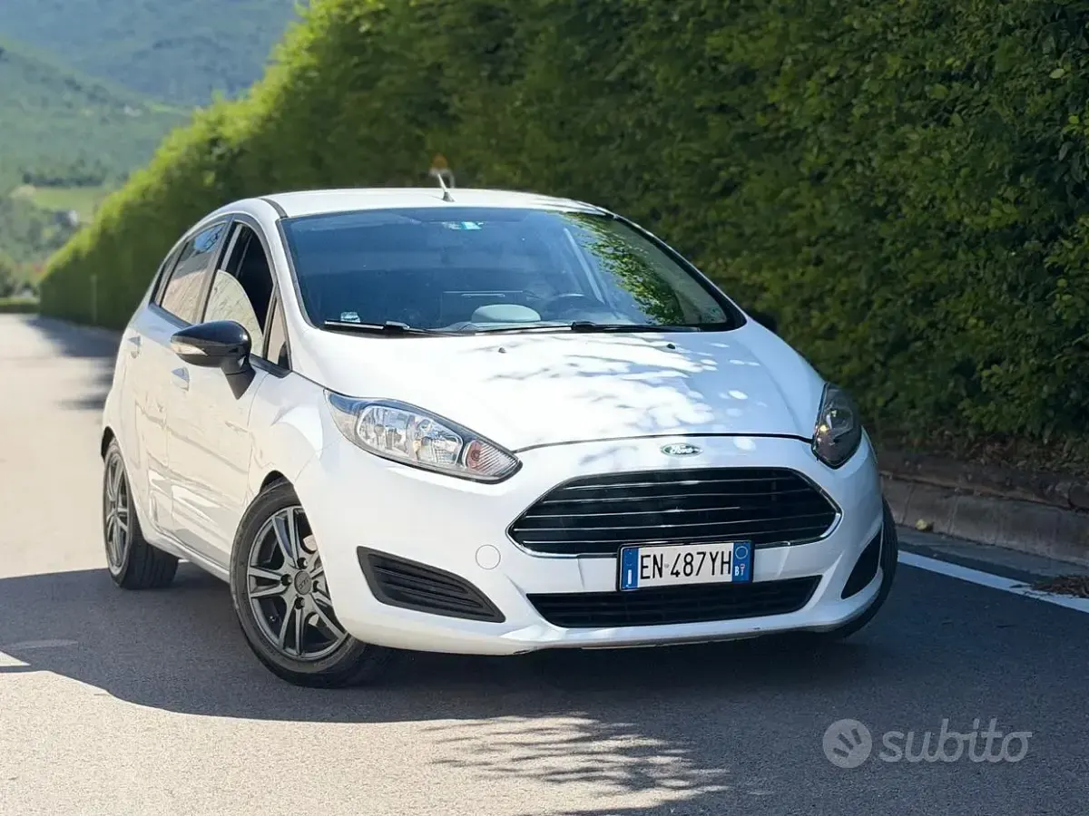 Usata Ford Fiesta 60 CV (44 kW) 2013 Bianco Berlina