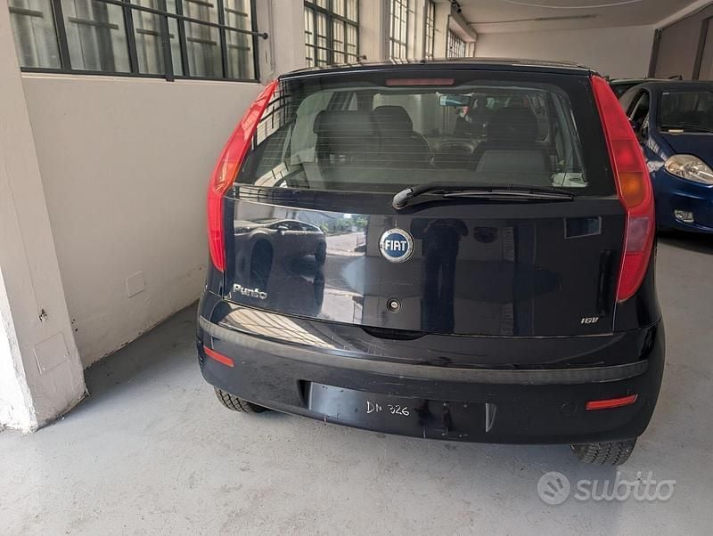 Usata Fiat Punto Dynamic 95 CV (69 kW) 2004 Blu Utilitaria