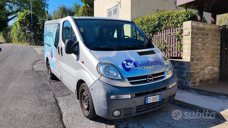 Usata Opel Vivaro 2005 Grigio Monovolume