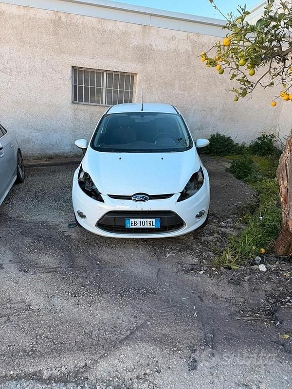 Usata Ford Fiesta Titanium 2010 Bianco Utilitaria