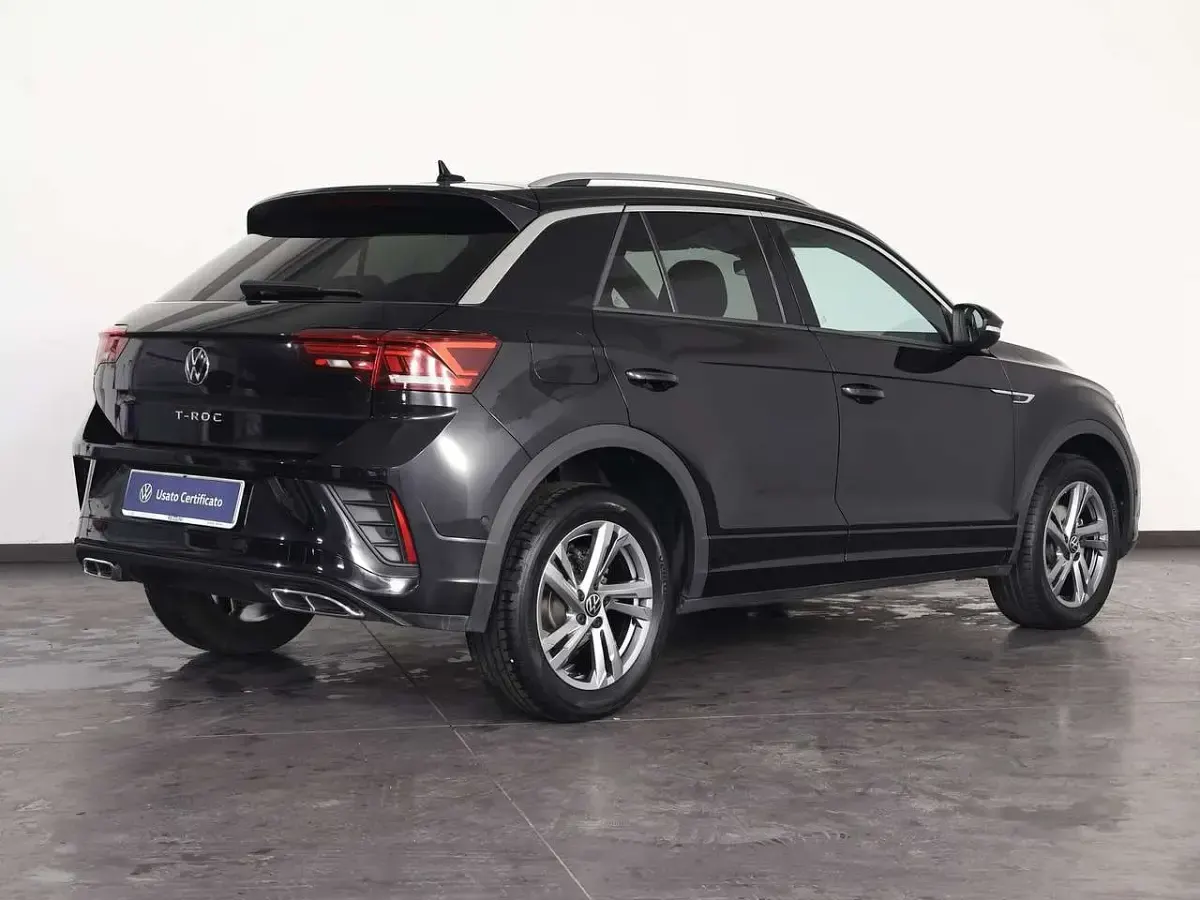 Usata VW T-Roc R-line 116 CV (85 kW) 2023 Deep black perlato SUV