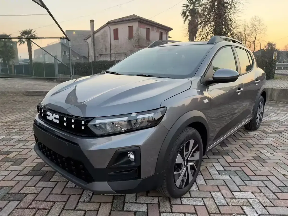 Nuova Dacia Sandero Expression 120 CV (88 kW) 2026 Grigio scuro Berlina