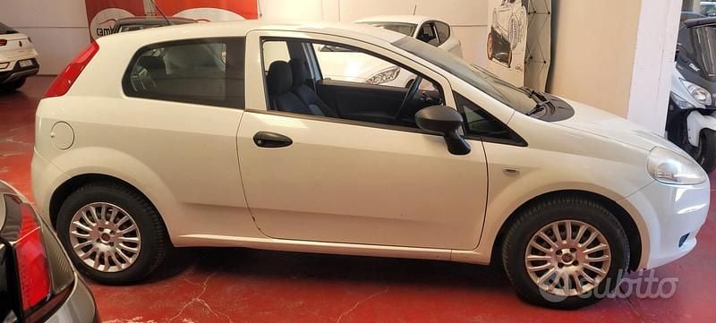 Usata Fiat Grande Punto S 69 CV (50 kW) 2013 Bianco Utilitaria